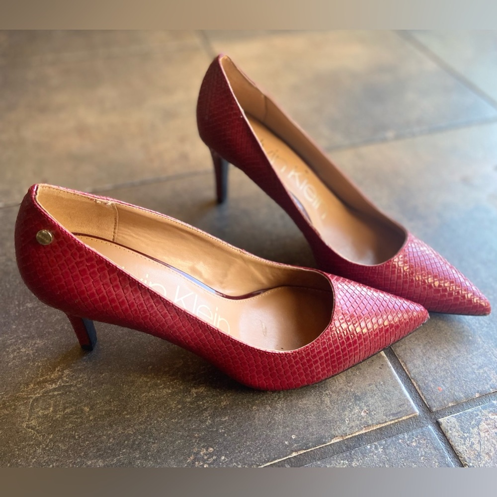 Calvin Klein Red Snakeskin Pumps, heels - size 9.5